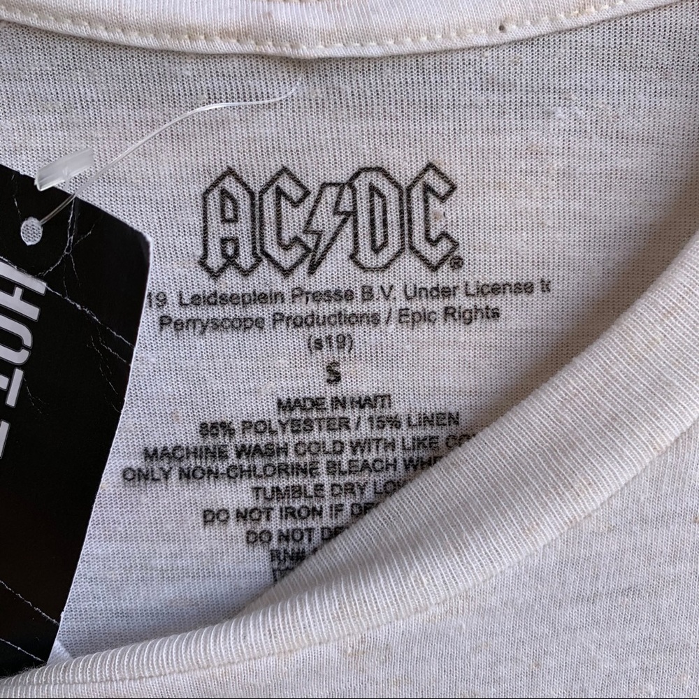 🍒💣 AC⚡️DC band t-shirt - Picture 5 of 5
